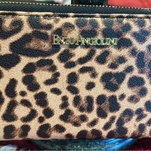 NWOT Enzo Angiolini Ahtuee’s Wristlet - Wallet